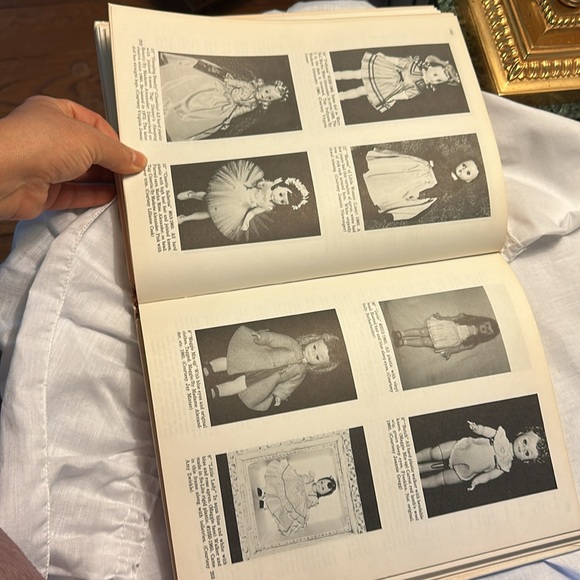 1978 Madame Alexander Collector's Dolls Book - Picture 14 of 16